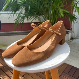 Doen suede Maryjane pumps